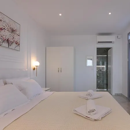 Dionisos Suites Lixouri Exterior photo