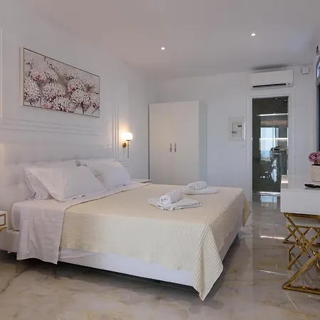 Dionisos Suites Lixouri Exterior photo