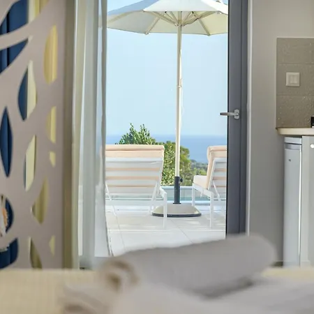 Dionisos Suites Lixouri Exterior photo