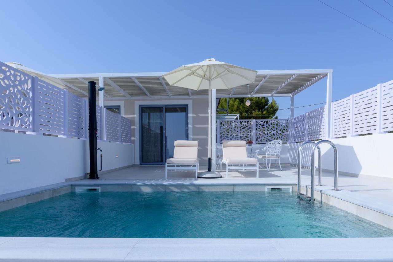 Dionisos Apartment *