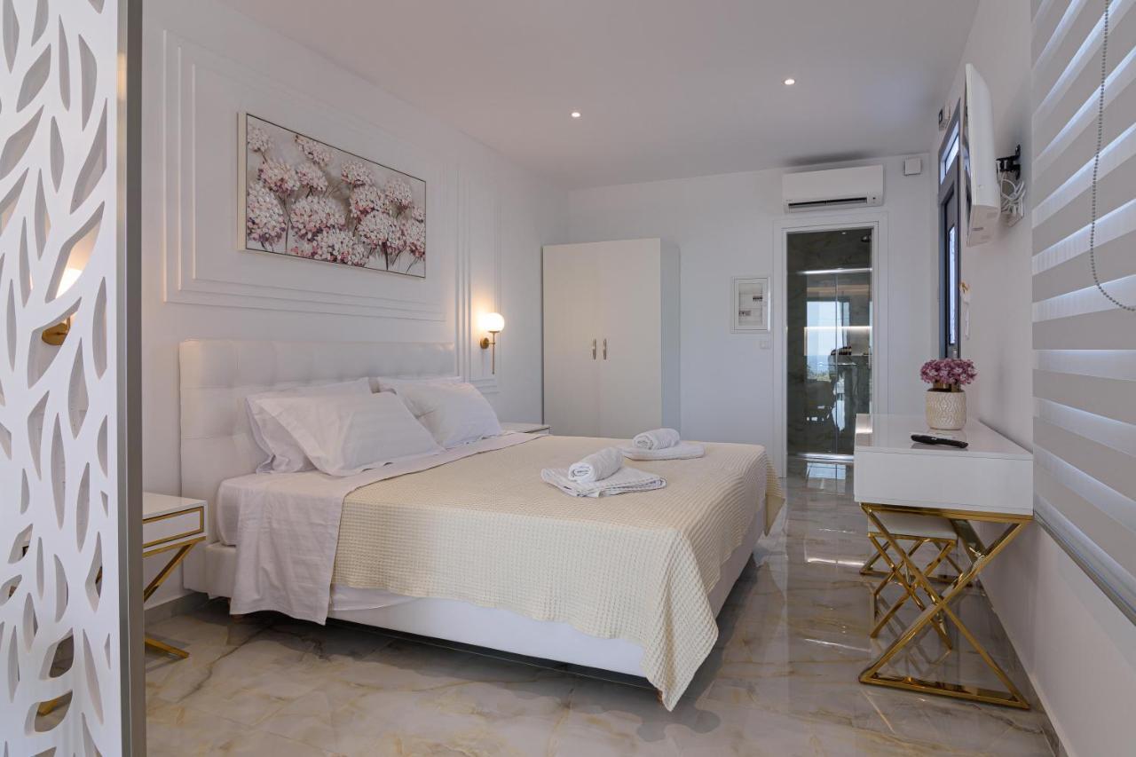 Dionisos Apartment *